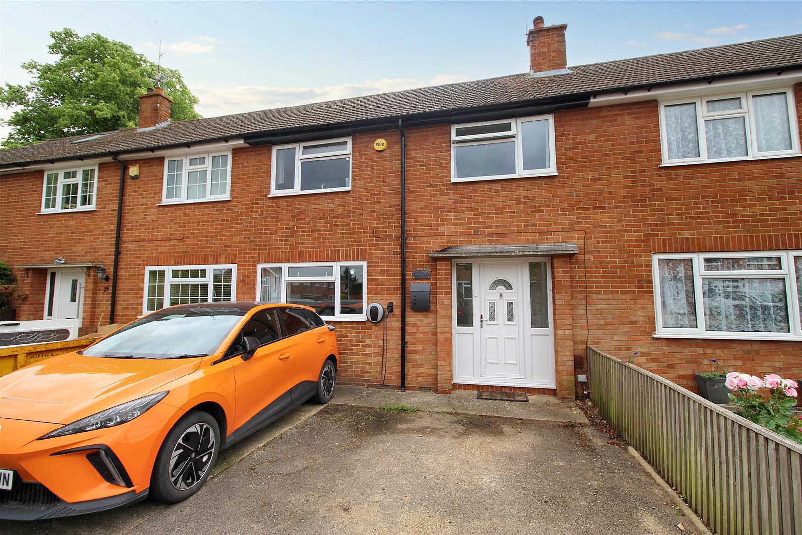 3 bed property in Kentwood Close, Tilehurst